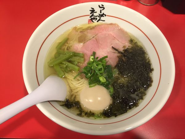 「【リニューアル】塩ラーメン＋味玉」@らーめん えんやの写真