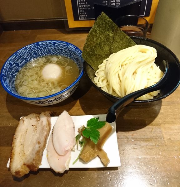 「つけ麺 中盛 ラーパス味玉」@麺屋 食べいろの写真