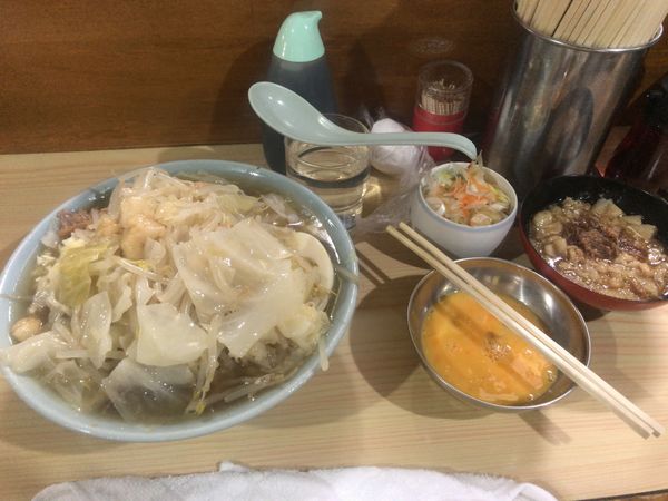 「ラーメン麺半分」@ラーメン富士丸 明治通り都電梶原店の写真