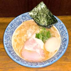 味玉煮干し白湯そば