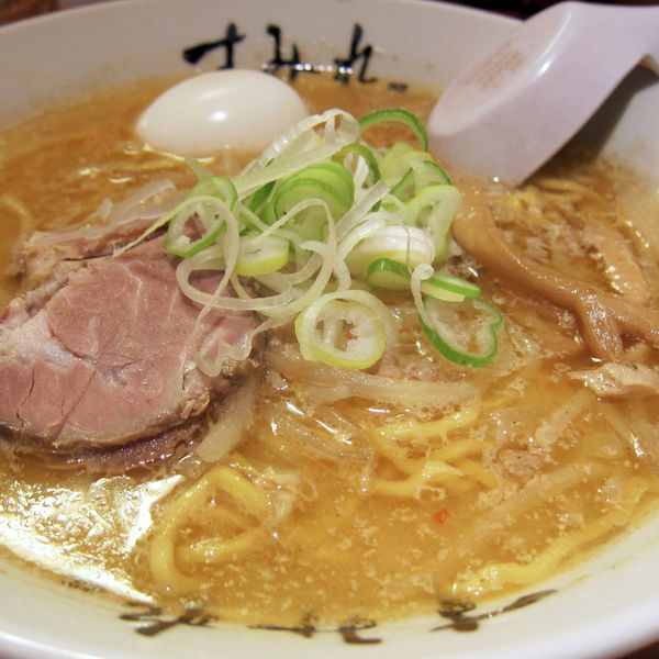 「味噌 900円 + 味玉（クーポン）」@すみれ 札幌すすきの店の写真