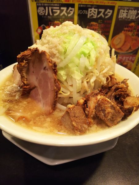 「ラーメン小 ヤサイ、アブラ増し、ニンニク少し」@ガツ盛りラーメン バンブル 西浦和店の写真