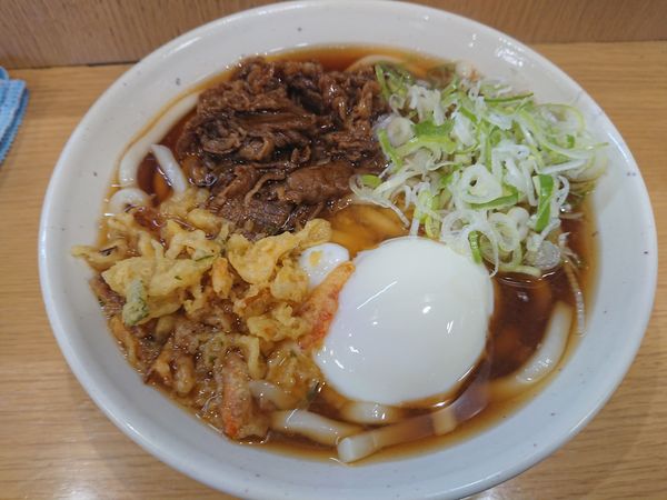 「【10~11月限定】牛温玉たぬきうどん 450円」@めん処一ぷく 新座店の写真