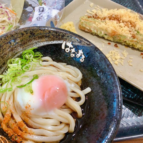 「温玉ぶっかけ319円　ちくわ磯場揚げ110円」@はなまるうどん イオンモール千葉ニュータウン店の写真