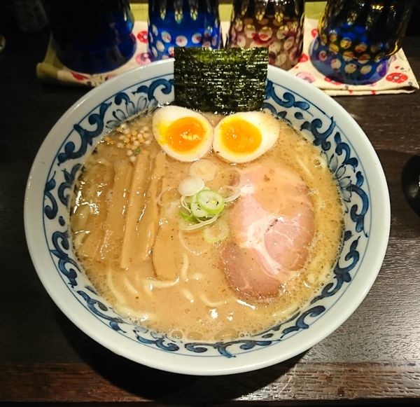 「煮玉子濃厚らー麺(870円)」@九段 斑鳩 市ヶ谷本店の写真