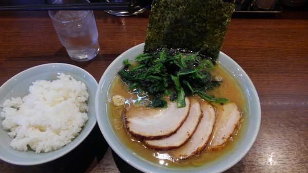 「チャーシュー麺、ライス、ほうれん草」@金八家の写真