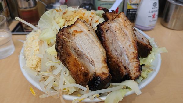 「豚ぎ郎(小、サービスヤサイマシ・ニンニク)」@ら〜めんぎょうてん屋GOLD 東名厚木店の写真