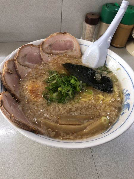「背脂豚骨ラーメン　チャーシュートッピング」@ラーメン・ぶーけの写真