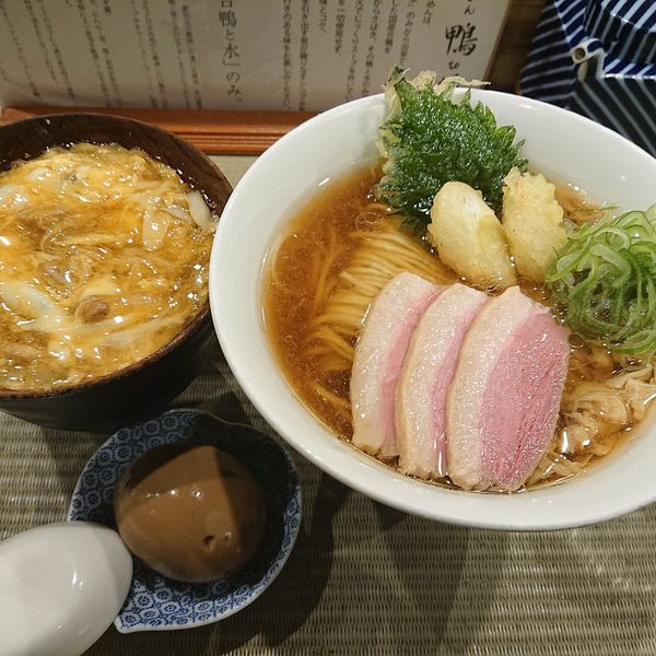 「鴨ら～めん小親子丼セット1050円、煮卵100円」@らーめん 鴨to葱の写真
