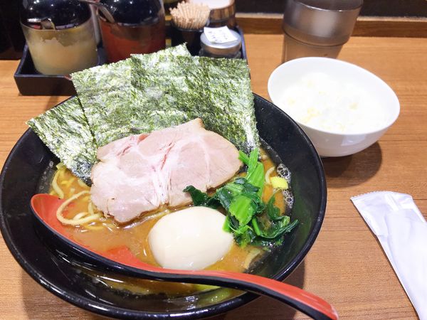 「半熟味玉ラーメン750円」@麺家 黒の写真