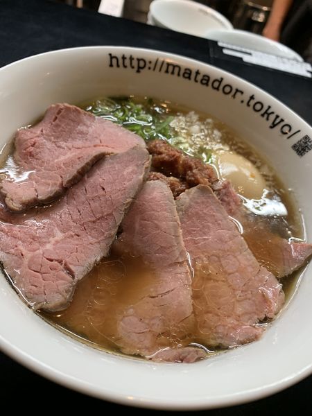 「贅沢焼牛ラーメン醤油」@牛骨らぁ麺 マタドール 本店の写真