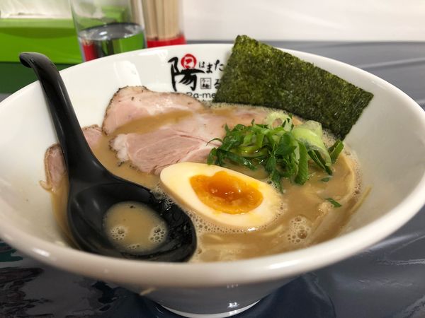 「鶏豚骨ラーメン」@ラー麺 陽はまた昇る 伏見稲荷駅前本店の写真