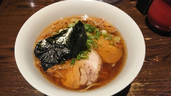 「醤油らぁ麺」@支那そばや 新横浜ラーメン博物館店の写真
