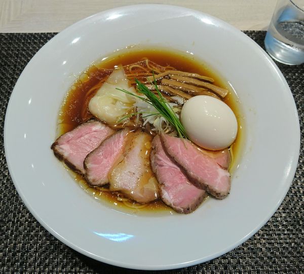 「特製中華蕎麦＜醤油＞（細麺）」@宍道湖しじみ中華蕎麦 琥珀 東京本店の写真