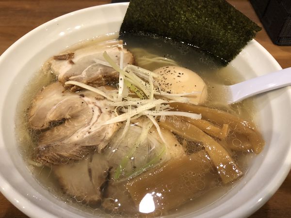 「豚そば（塩）全部のせ　￥１０００」@らぁめん 麺彩家の写真