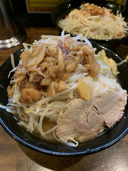 「らーめん 800円 ヤサイ(クーポン)」@ガチ盛りラーメン アオイローの写真