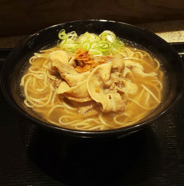 「肉骨茶（バクテー）そば」@名代 富士そば 神楽坂店の写真