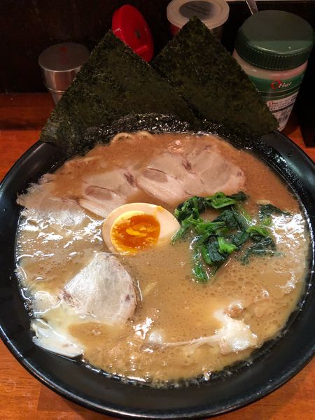 「チャーシュー麺中盛、硬め濃いめ」@麺侍 誠の写真