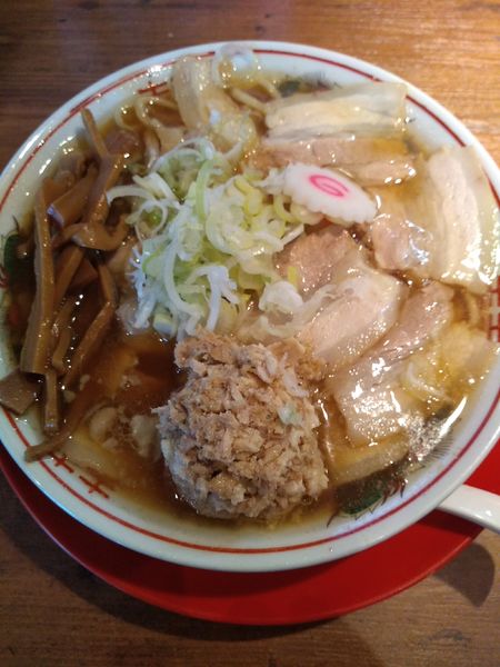 「肉煮干し中華そば 800円 特製ほぐし肉 100円」@肉煮干し中華そば さいころの写真