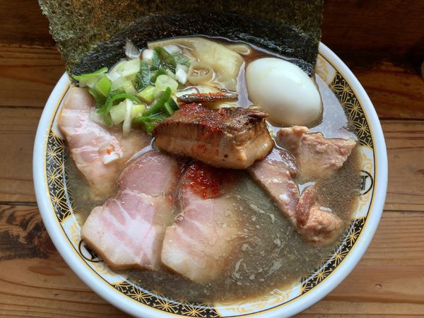「特製1230円、角煮150円」@すごい煮干ラーメン凪 新宿ゴールデン街店 本館の写真