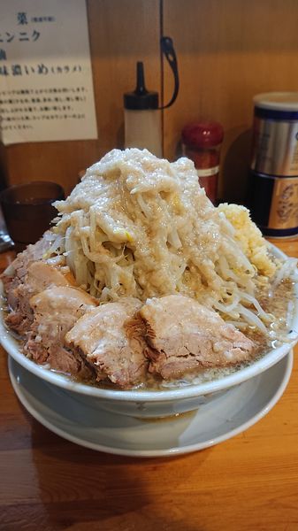 「豚ラーメン  麺大盛  野菜マシ  ニンニク  油」@連の写真