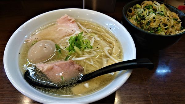 「限定/鴨脂と貝の塩そば+味玉+ネギめし」@ラーメン 大山家 昭島店の写真
