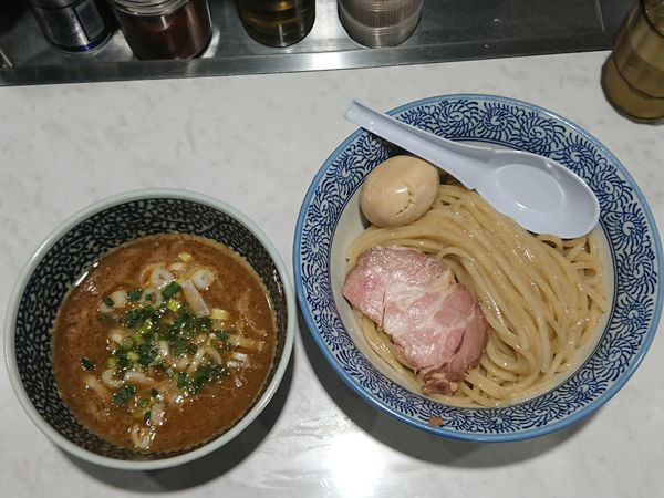 「伊勢海老つけ麺＋燻製半熟煮玉子」@つけ麺 一燈 新宿店の写真