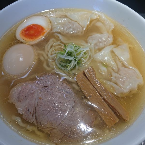 「塩ワンタンめん900円、味玉クーポン」@自家製麺 らあめん吟の写真