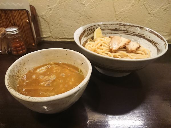 「つけ麺＋炙り豚チャーシュー」@づゅる麺 池田の写真