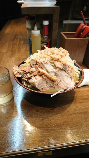 「中ラーメン800円 豚マシ250円」@立川マシマシ OGKB店の写真