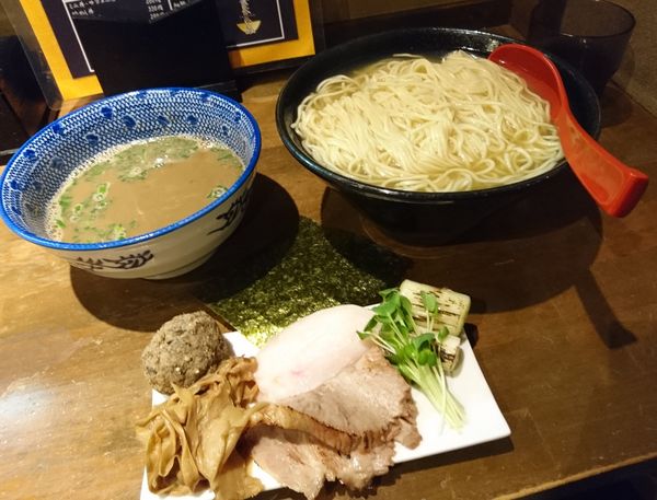 「鰹出汁とバリ煮干しの釜揚つけ麺 大盛」@麺屋 食べいろの写真