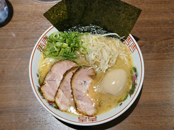 「廣島らぁめん（並）＋ランチトッピング」@ナルトもメンマもないけれど。の写真