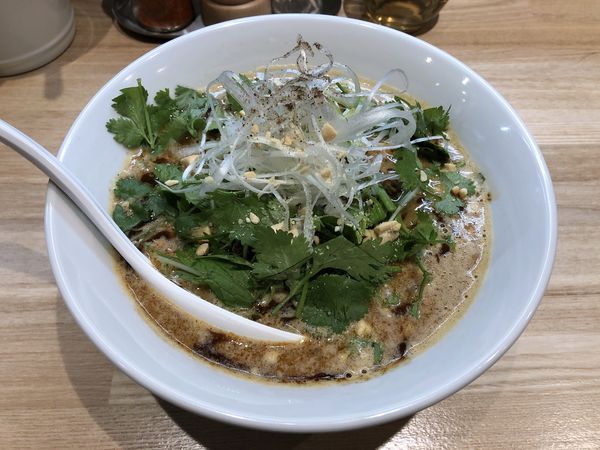 「海老香る坦々麺パクチー」@中華ソバ ビリケンの写真