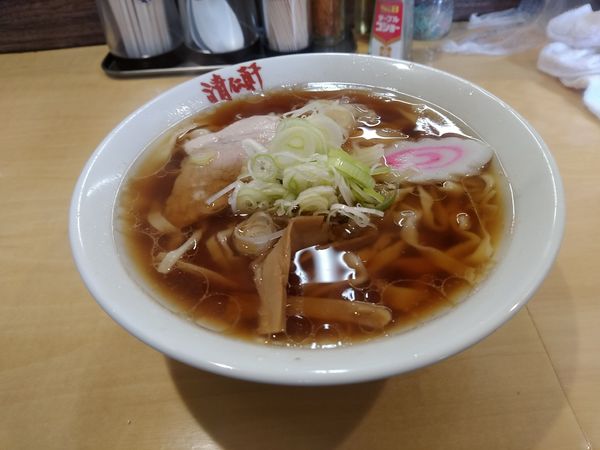 「手打ちラーメン(並盛・155g)720円」@手打ちラーメン 清仁軒の写真