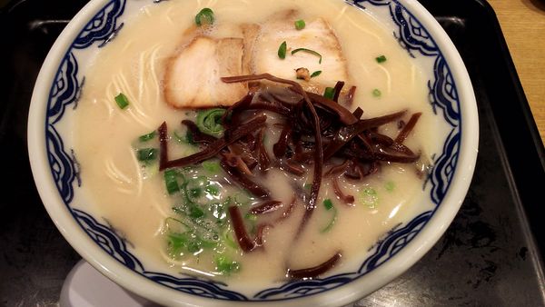 「博多らーめん(720円)バリカタ」@由丸 大手町店の写真