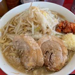 ラーメン中+豚1枚 (830円+100円)