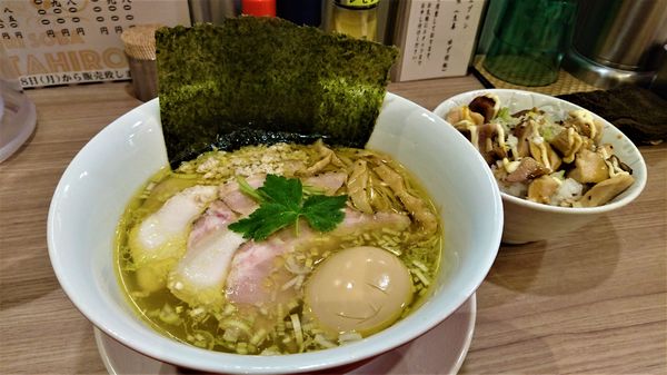 「特製塩鶏そば+チャーシュー丼+替え玉」@中華そば ムタヒロ 拝島駅店の写真