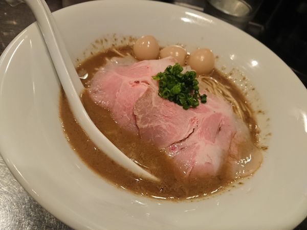 「濃厚煮干 850円、うずら 100円、さんじ玉SP400円」@さんじの写真