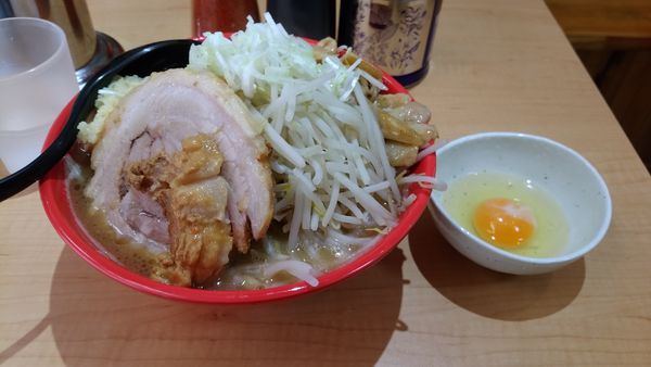 「中ラーメン全部マシ生卵」@麺屋 もりのの写真