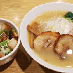 チャーシュー塩らーめん＋肉飯