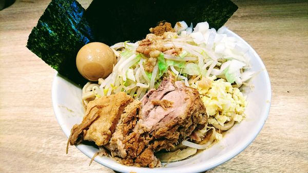 「たまラーメン(ニンニク･ヤサイ少なめ･アブラ)+味玉･海苔」@MEN YARD FIGHTの写真