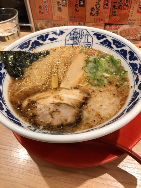 「亀王らーめん　昔味」@九州らーめん亀王 JR新大阪駅店の写真