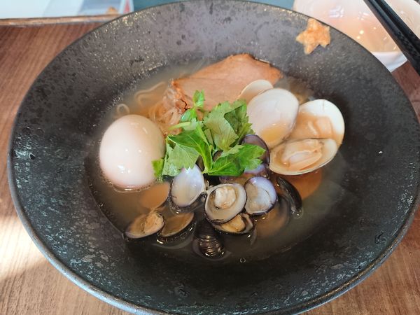 「【限定】はまぐりとしじみそば900円＋味玉110円」@寿製麺よしかわ 保谷店の写真