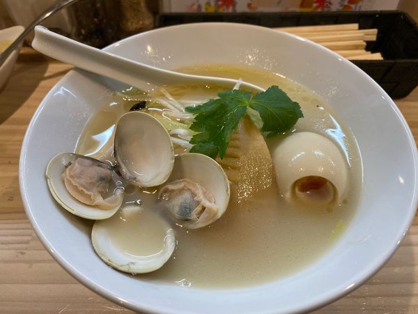 「銀色ホトトギス」@濃厚鶏出汁拉麺 吉法師 KIPPOSHIの写真