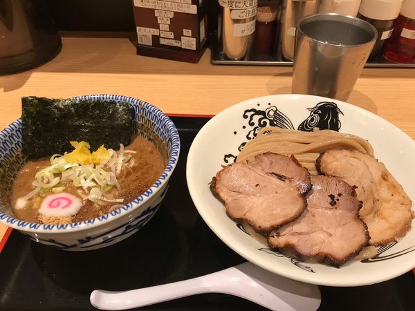 「濃厚つけ麺並+窯焼チャーシュー１枚」@松戸富田麺業 千葉駅構内店の写真