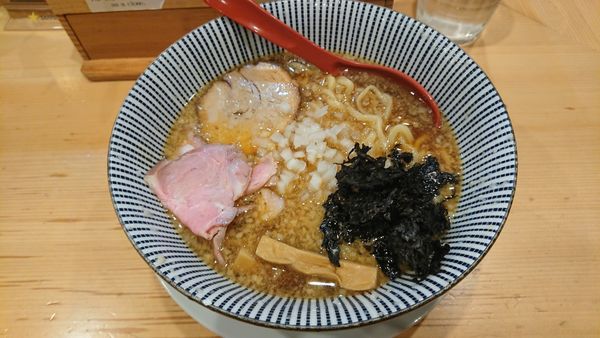 「背脂醤油」@焼きあご塩らー麺 たかはし 銀座店の写真