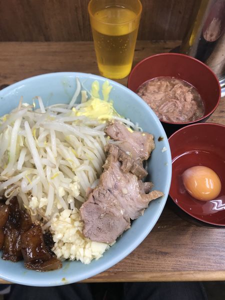 「まぜそば、全部、ほぐし豚、生卵」@ラーメン二郎 池袋東口店の写真