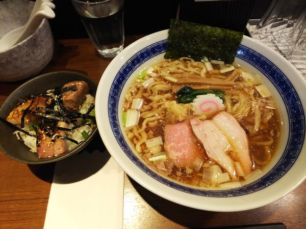 「醤油ラーメン 中盛り 肉飯(小)」@麺処 はら田の写真