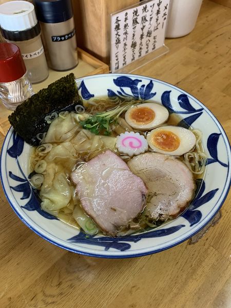 「ワンタン麺 870円　半熟味付玉子(クーポン)」@中華そば屋 佐藤の写真
