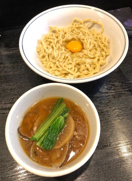 「限定・浅蜊と煮込み出汁の釜玉つけめん¥900」@雨ニモマケズの写真